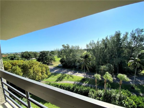 Short Walk to Beach Longboat Key Vacation Condo Two Bedroom