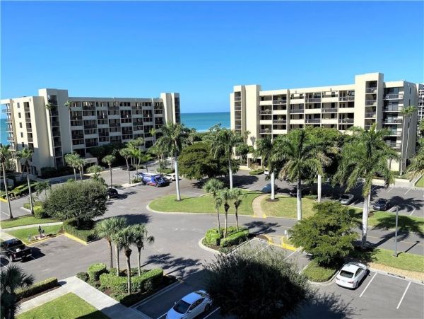 Short Walk to Beach Longboat Key Vacation Condo Two Bedroom