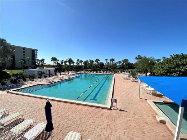 Short Walk to Beach Longboat Key Vacation Condo Two Bedroom