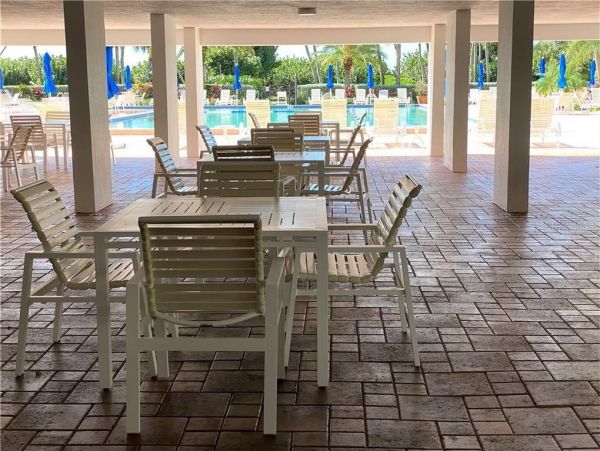 Short Walk to Beach Longboat Key Vacation Condo Two Bedroom
