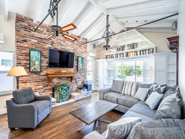 Hollywood Home 965836