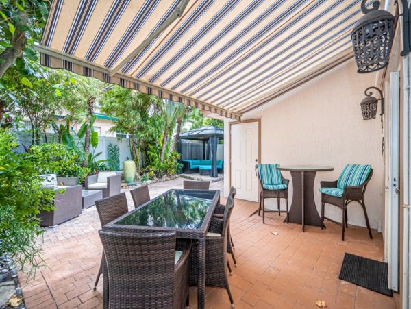 Hollywood Home 965836