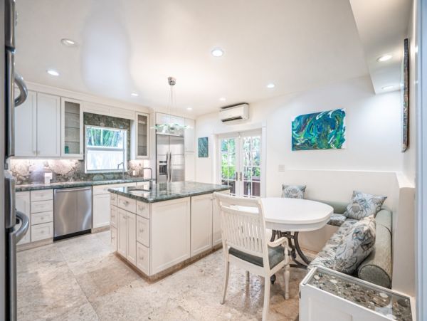 Hollywood Home 965836