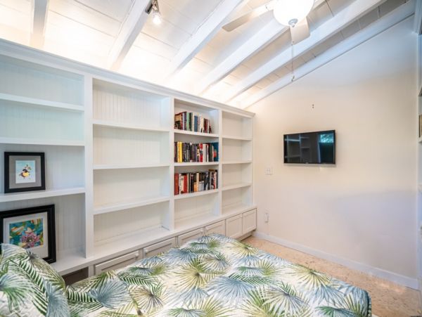 Hollywood Home 965836