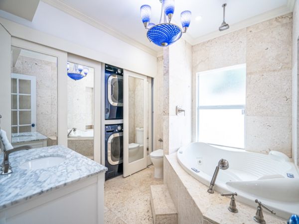 Hollywood Home 965836