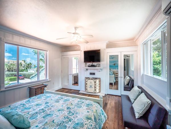 Hollywood Home 965836