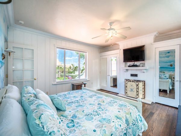Hollywood Home 965836