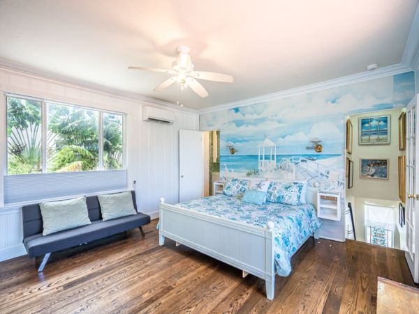 Hollywood Home 965836