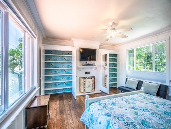 Hollywood Home 965836