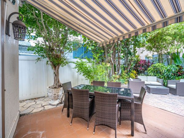 Hollywood Home 965836