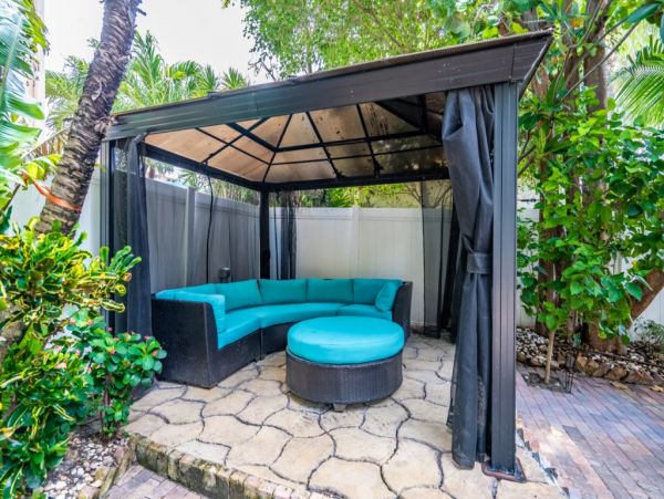Hollywood Home 965836