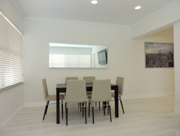 Hollywood Condo 965837