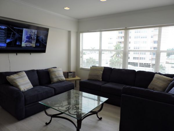Hollywood Condo 965837