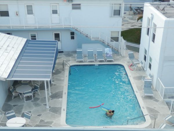 Hollywood Condo 965837