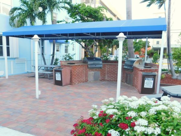 Hollywood Condo 965837