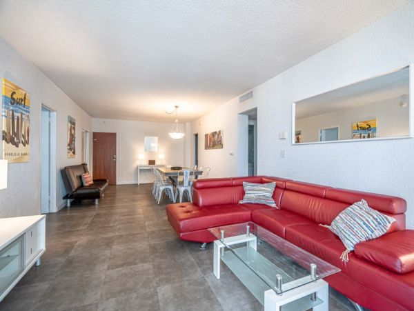 Hollywood Condo 965838