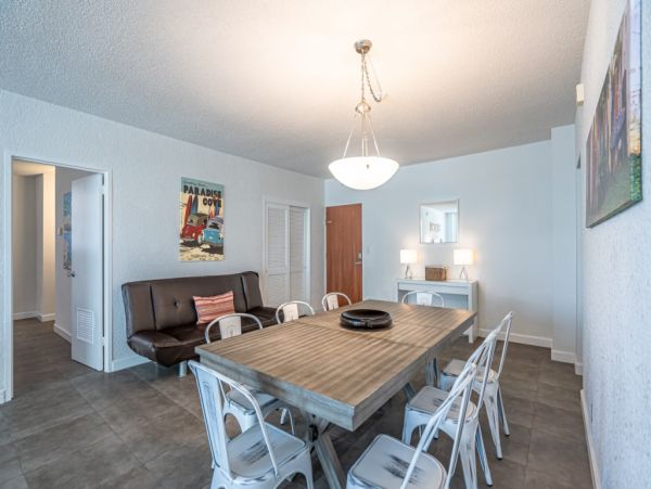 Hollywood Condo 965838