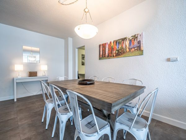 Hollywood Condo 965838