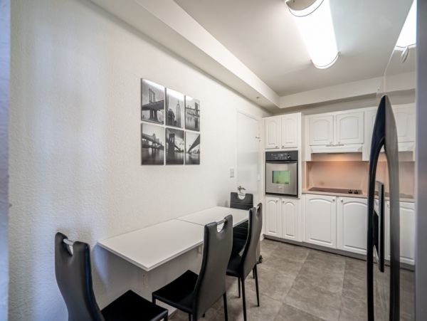Hollywood Condo 965838