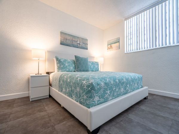 Hollywood Condo 965838