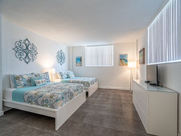 Hollywood Condo 965838