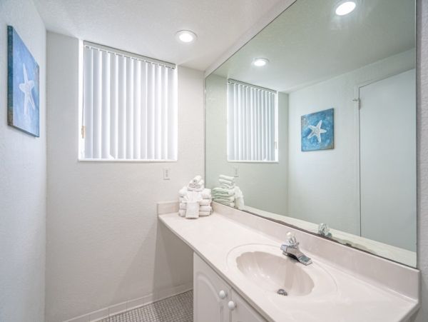 Hollywood Condo 965838