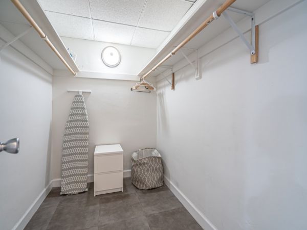 Hollywood Condo 965838