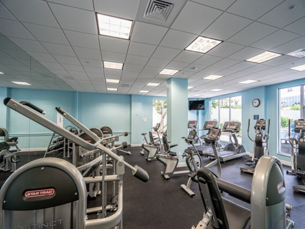 Hollywood Condo 965838