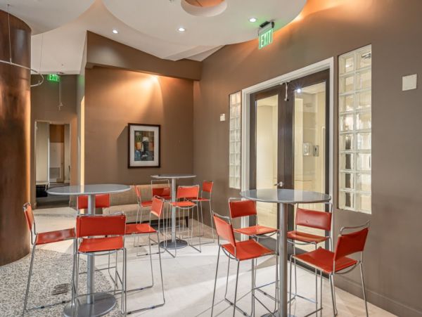 Hollywood Condo 965838
