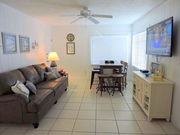 Hollywood Condo 965839