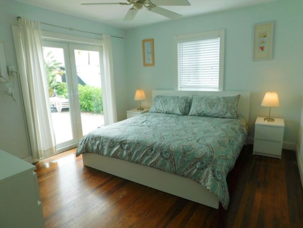 Hollywood Condo 965839