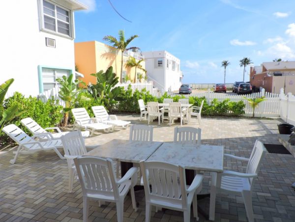 Hollywood Condo 965839