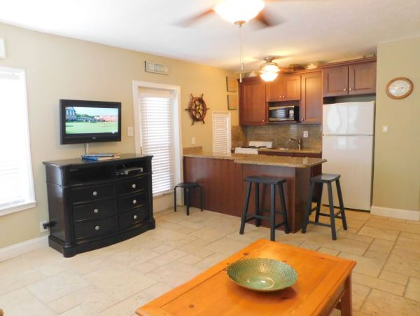 Hollywood Condo 965841