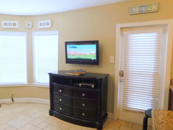 Hollywood Condo 965841