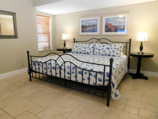 Hollywood Condo 965841