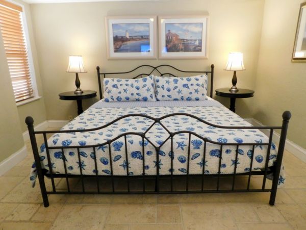 Hollywood Condo 965841