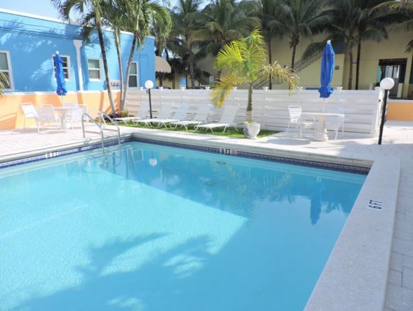 Hollywood Condo 965841