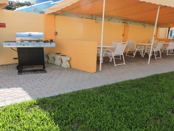 Hollywood Condo 965841