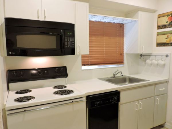 Hollywood Condo 965842