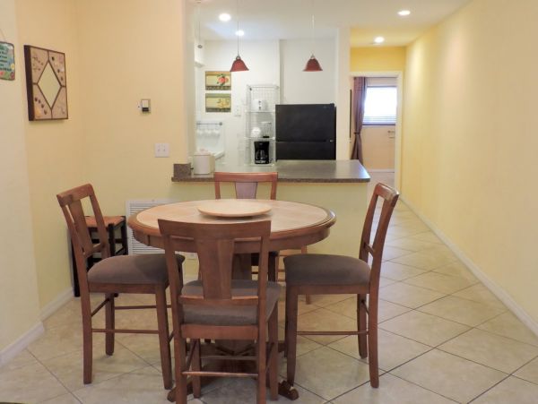 Hollywood Condo 965842