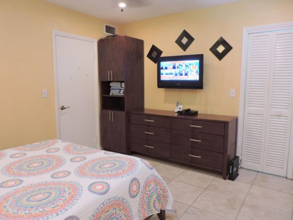 Hollywood Condo 965842