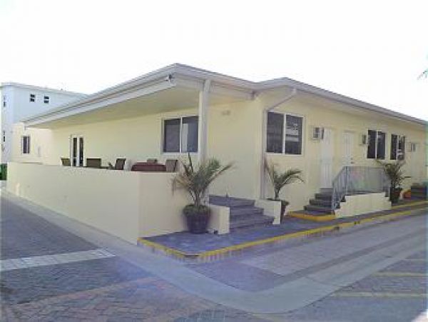 Hollywood Condo 965844
