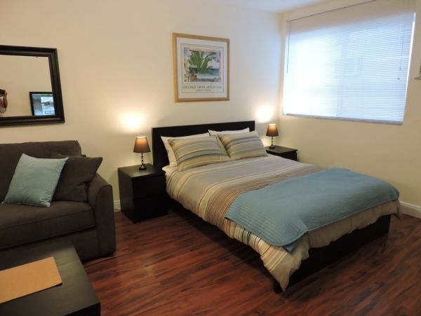 Hollywood Condo 965845