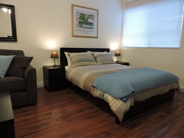 Hollywood Condo 965845