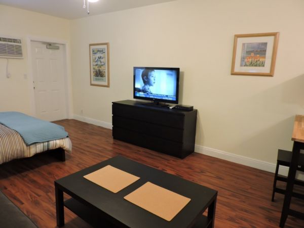 Hollywood Condo 965845