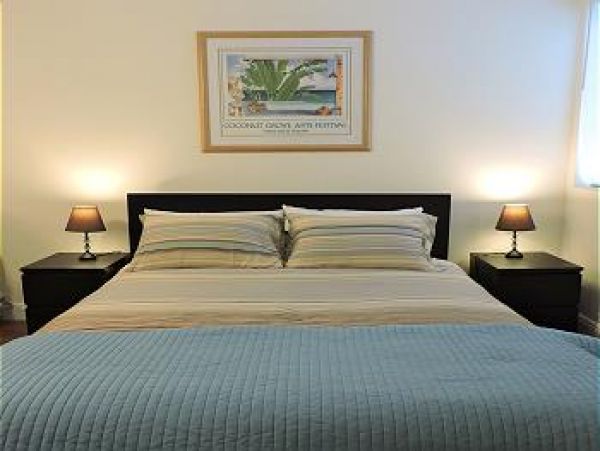 Hollywood Condo 965845