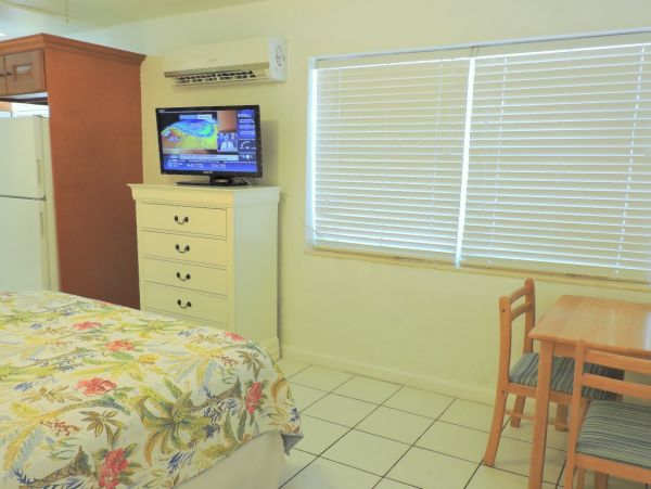 Hollywood Condo 965847