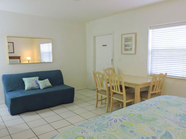 Hollywood Condo 965848