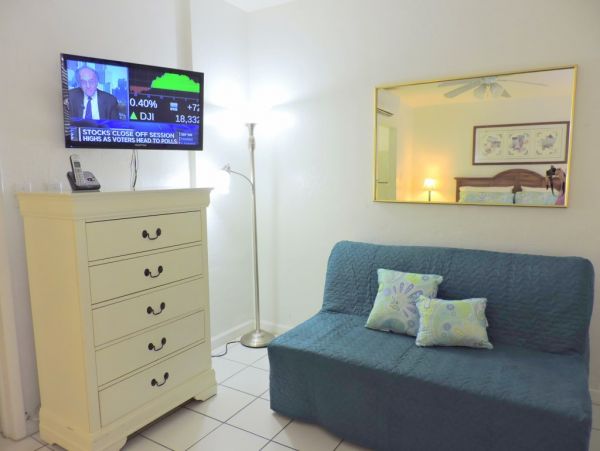 Hollywood Condo 965848