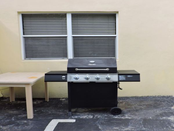 Hollywood Condo 965848